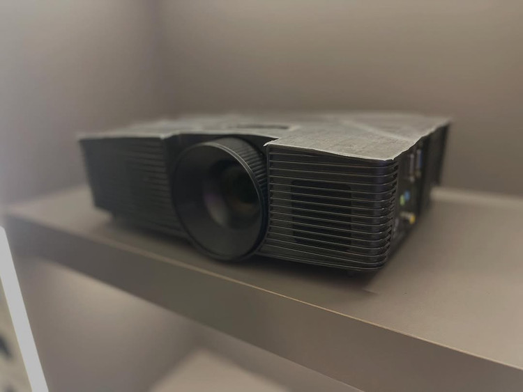 ویدئو پروژکتور Dell مدل 1220 (با لامپ در حد نو)