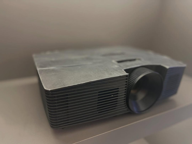ویدئو پروژکتور Dell مدل 1220 (با لامپ در حد نو)
