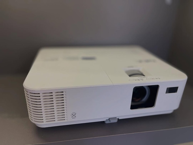 ویدئو پروژکتور NEC مدل V332x