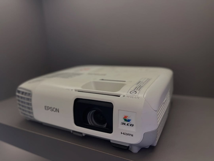 ویدئو پروژکتور EPSON مدل PowerLite X17