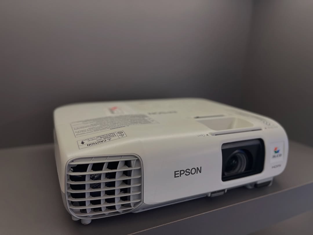 ویدئو پروژکتور EPSON مدل PowerLite X17