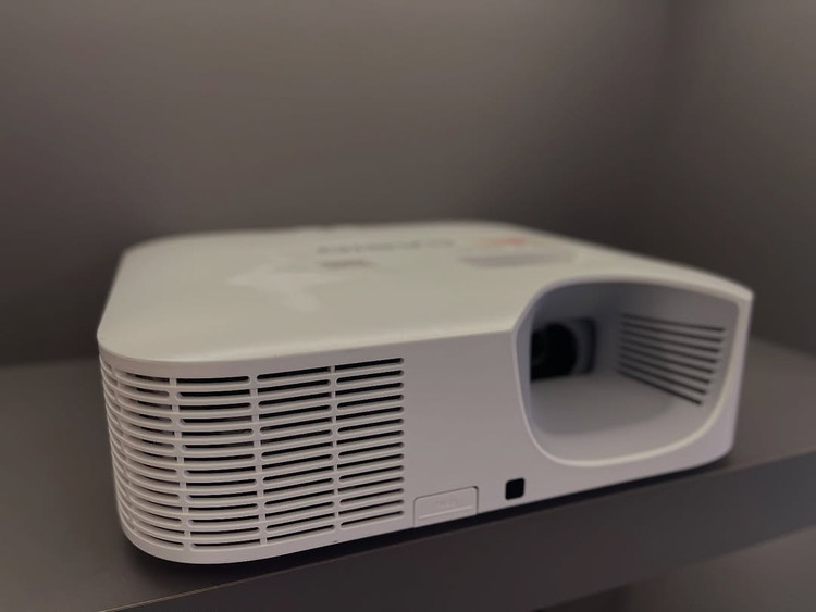 ویدئو پروژکتور لیزری CASIO مدل XJ-V100W