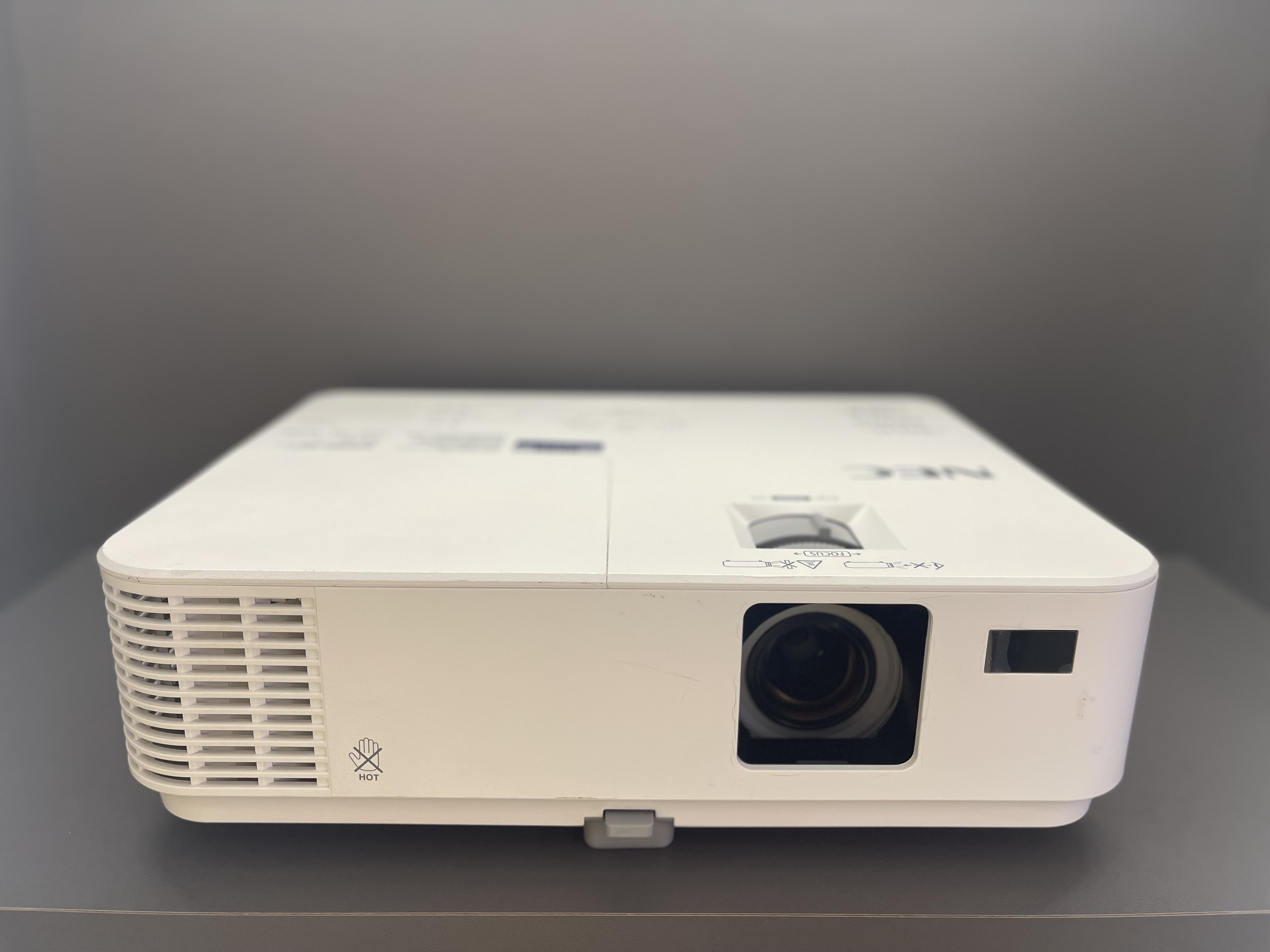 ویدئو پروژکتور  NEC مدل V332x