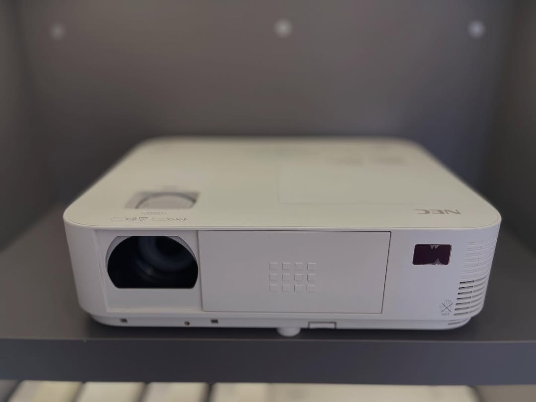 ویدئو پروژکتور ان ای سی  NEC NP-M322w