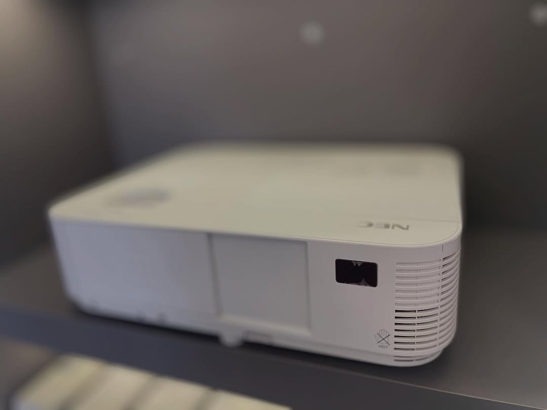 ویدئو پروژکتور ان ای سی  NEC NP-M322w