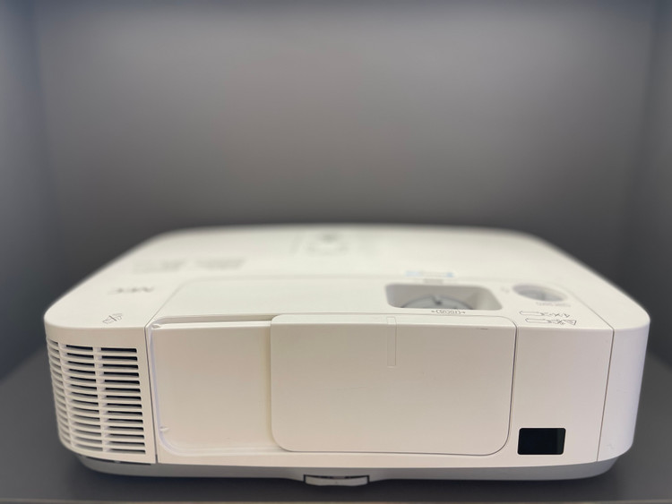 ویدئو پروژکتور ان ای سی NEC P401W (نور و تصویر بسیار خوب)