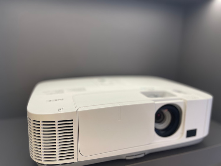 ویدئو پروژکتور ان ای سی NEC P401W (نور و تصویر بسیار خوب)