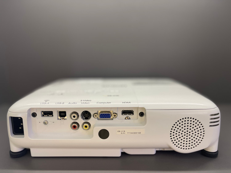 ویدئو پروژکتور استوک اپسون EPSON Powerlite X18 (میزان نور بسیار خوب | کیفیت تصویر بسیار خوب )