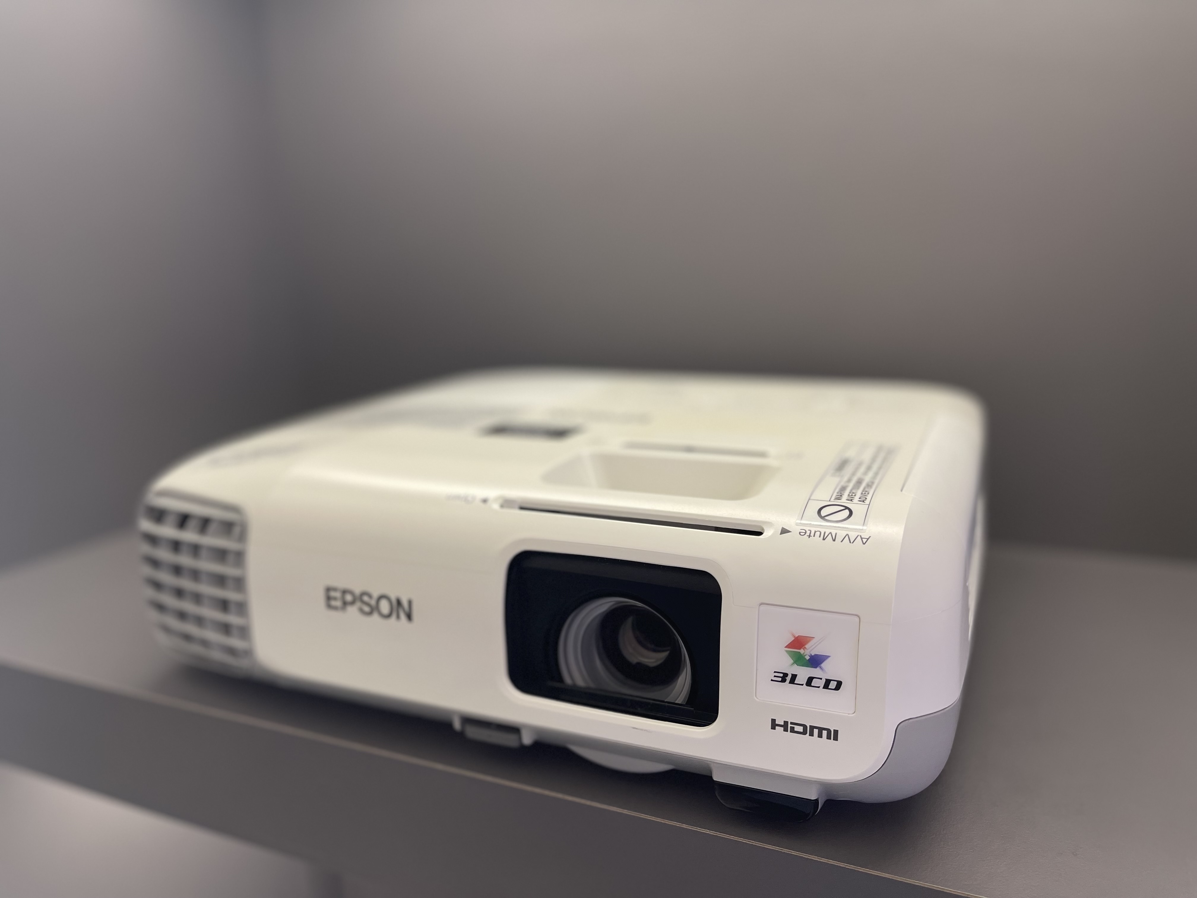 ویدئو پروژکتور اپسون EPSON Powerlite X27 (لامپ در حد نو | میزان نور عالی)