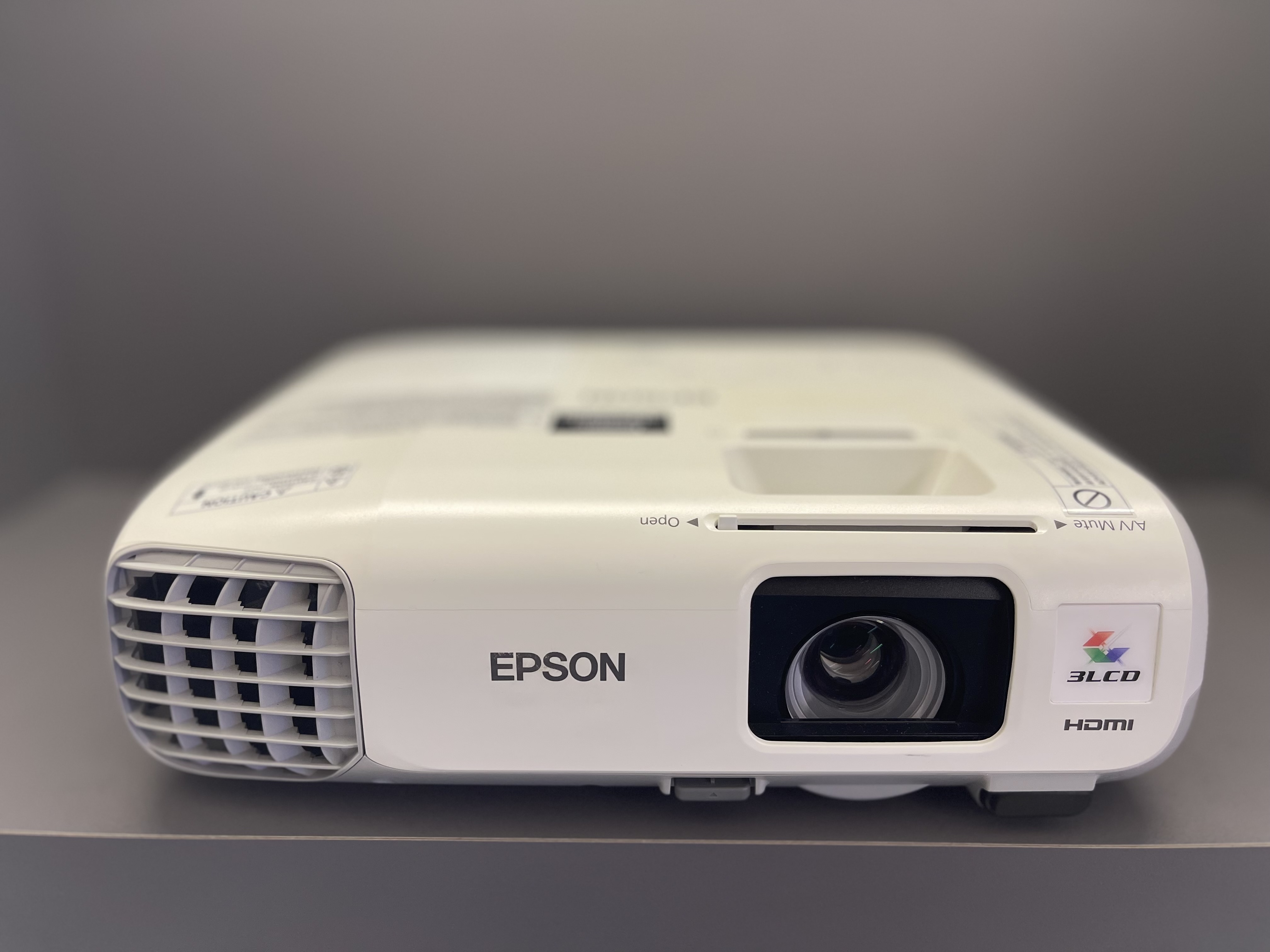 ویدئو پروژکتور اپسون EPSON Powerlite X27 (لامپ در حد نو | میزان نور عالی)