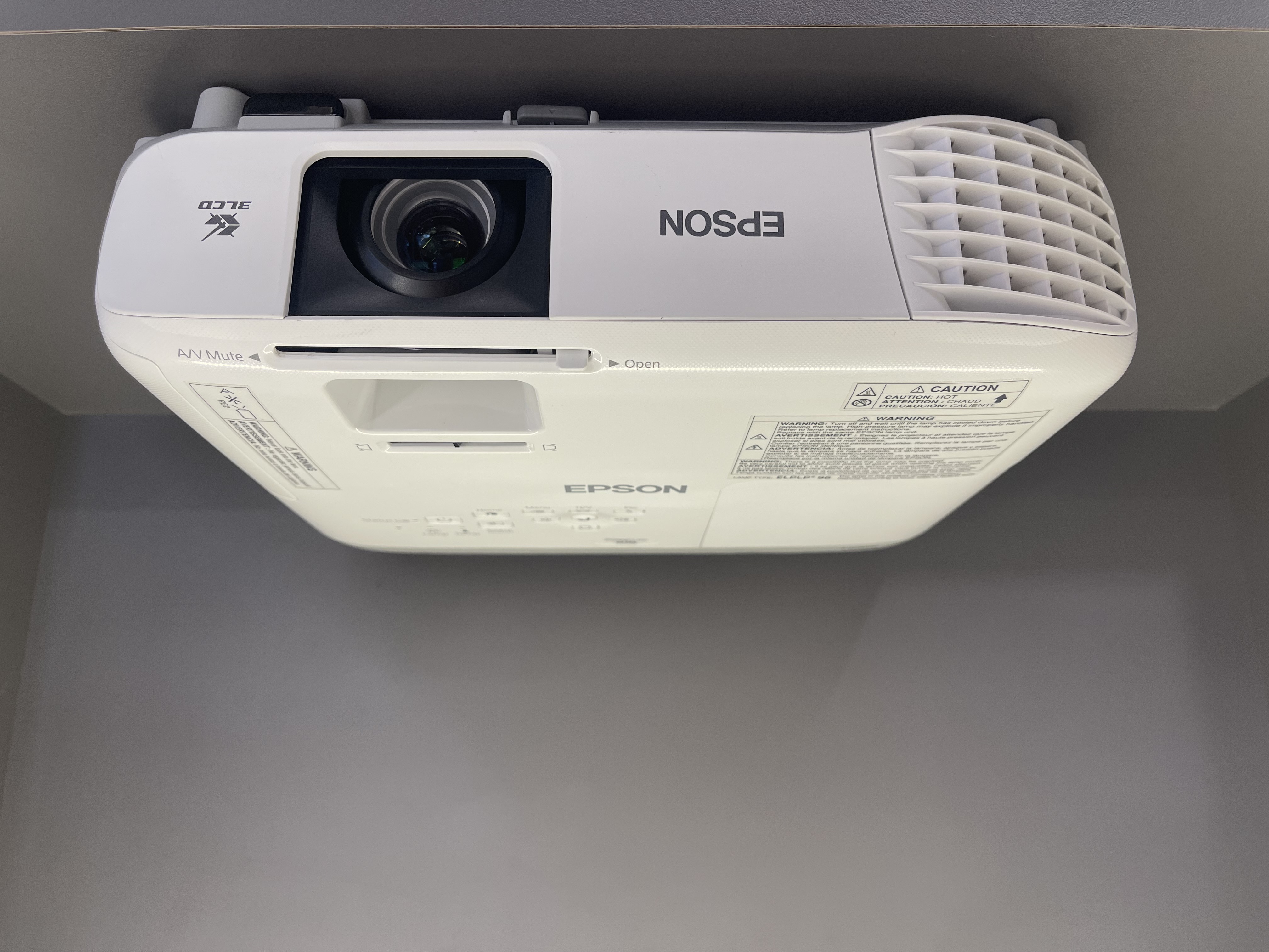ویدئو پروژکتور اپسون EPSON Powerlite 108 (دستگاه نسل جدید | لامپ در حد نو | میزان نور عالی)
