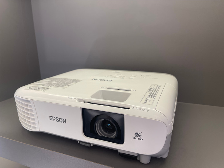 ویدئو پروژکتور اپسون EPSON Powerlite 108 (دستگاه نسل جدید | لامپ در حد نو | میزان نور عالی)