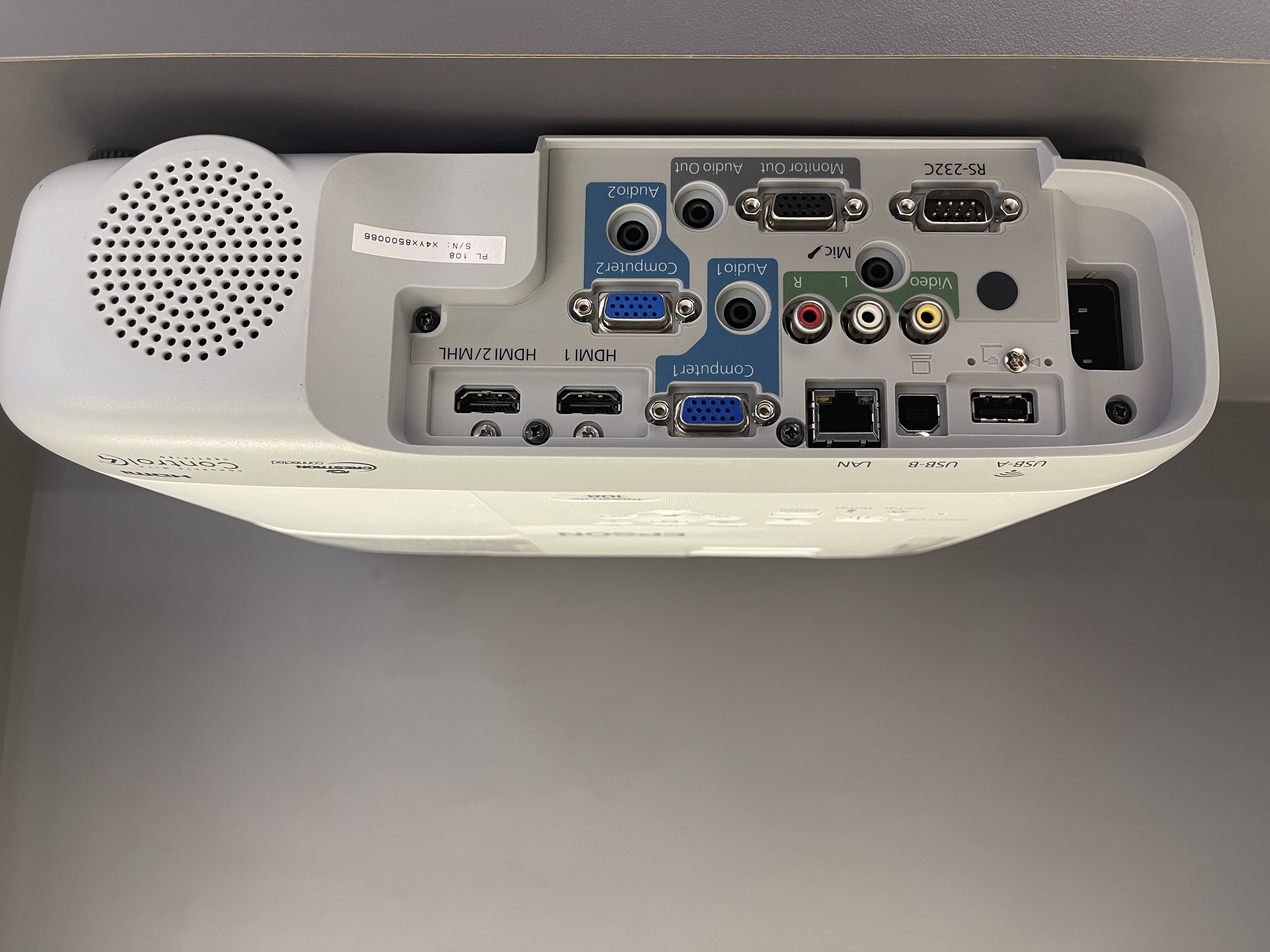 ویدئو پروژکتور اپسون EPSON Powerlite 108 (دستگاه نسل جدید | لامپ در حد نو | میزان نور عالی)