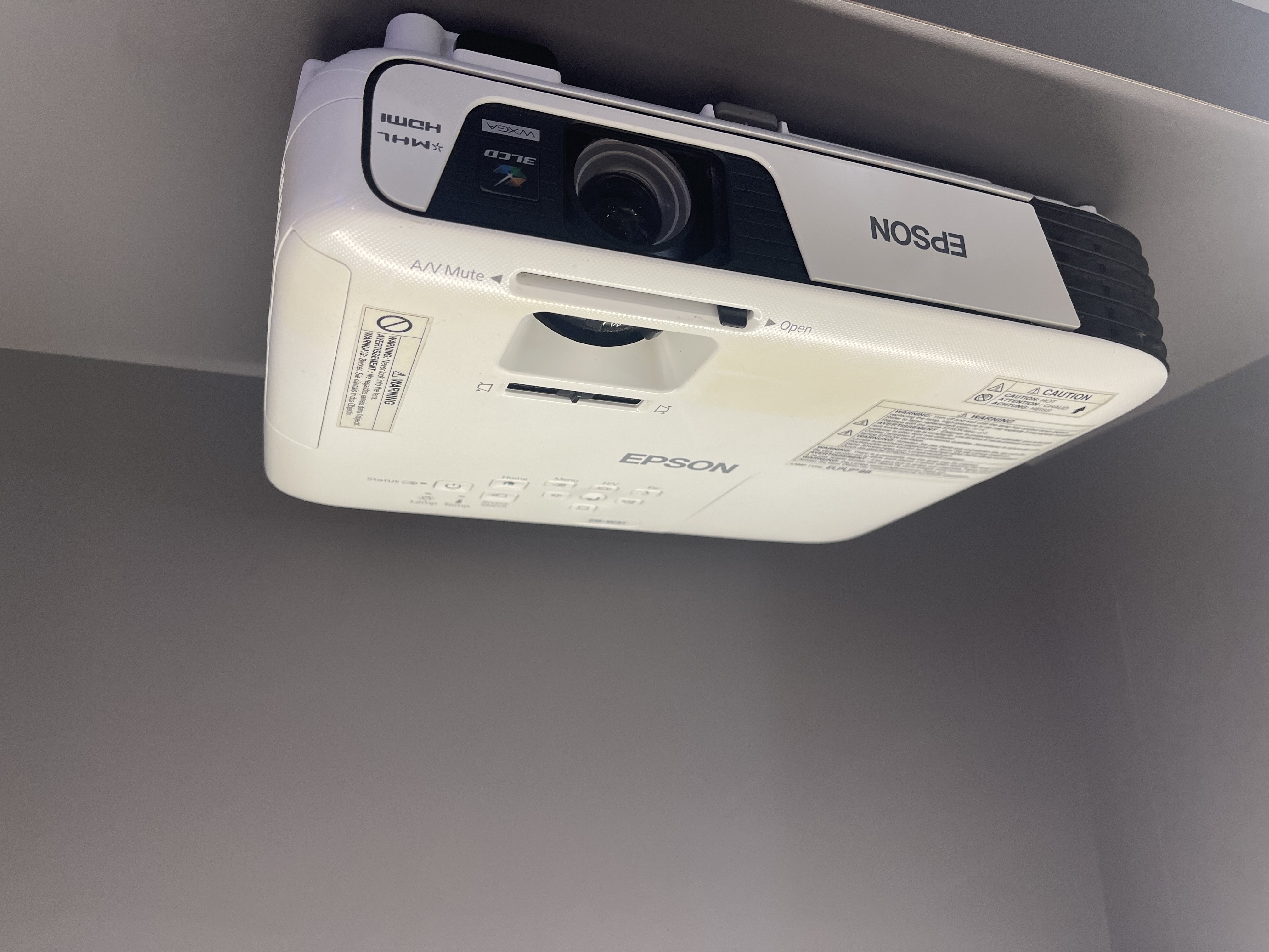 ویدئو پروژکتور اپسون EPSON EB-W31  (دستگاه نسل جدید | لامپ در حد نو | نور و کیفیت تصویر عالی+)