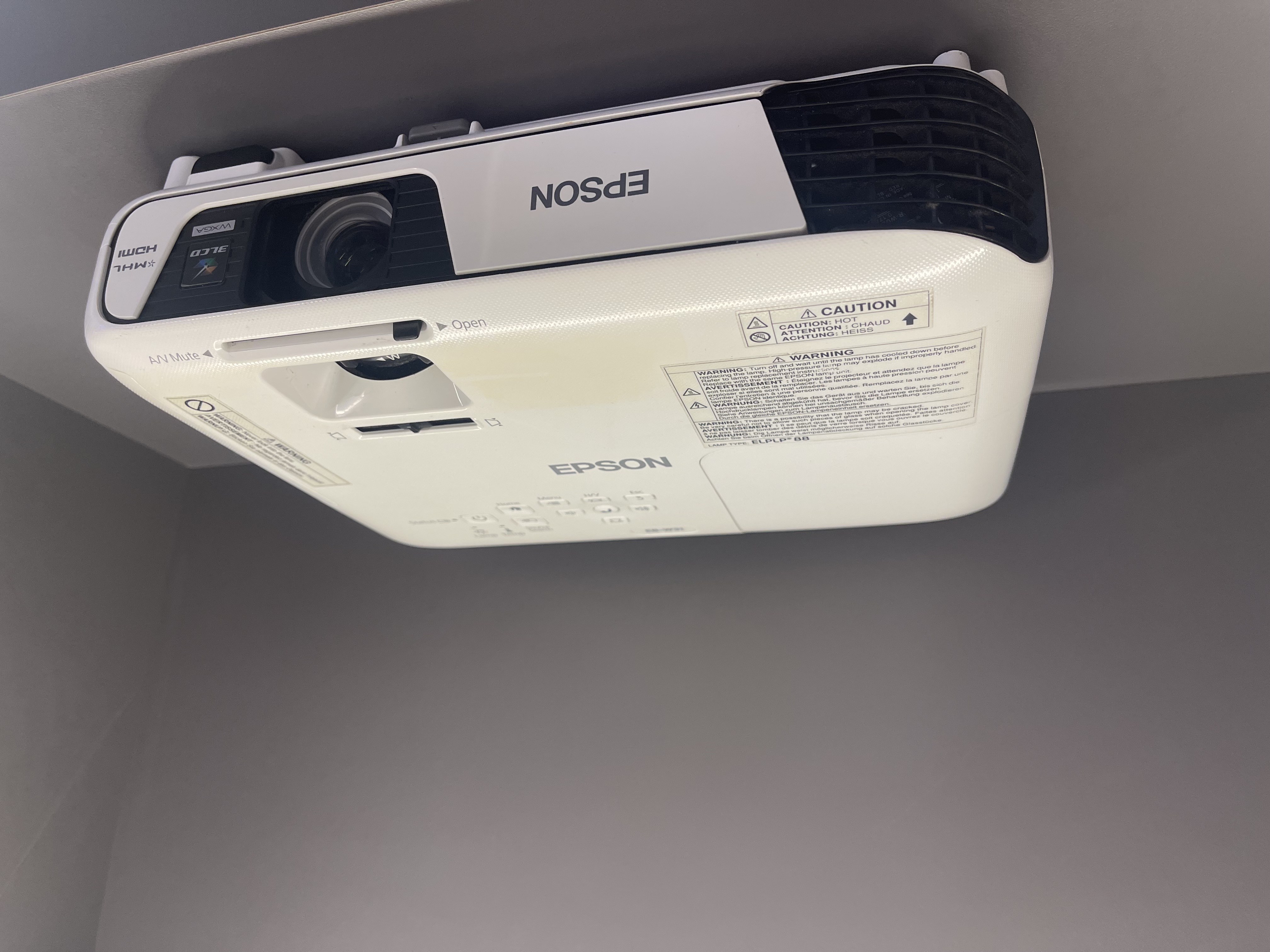 ویدئو پروژکتور اپسون EPSON EB-W31  (دستگاه نسل جدید | لامپ در حد نو | نور و کیفیت تصویر عالی+)