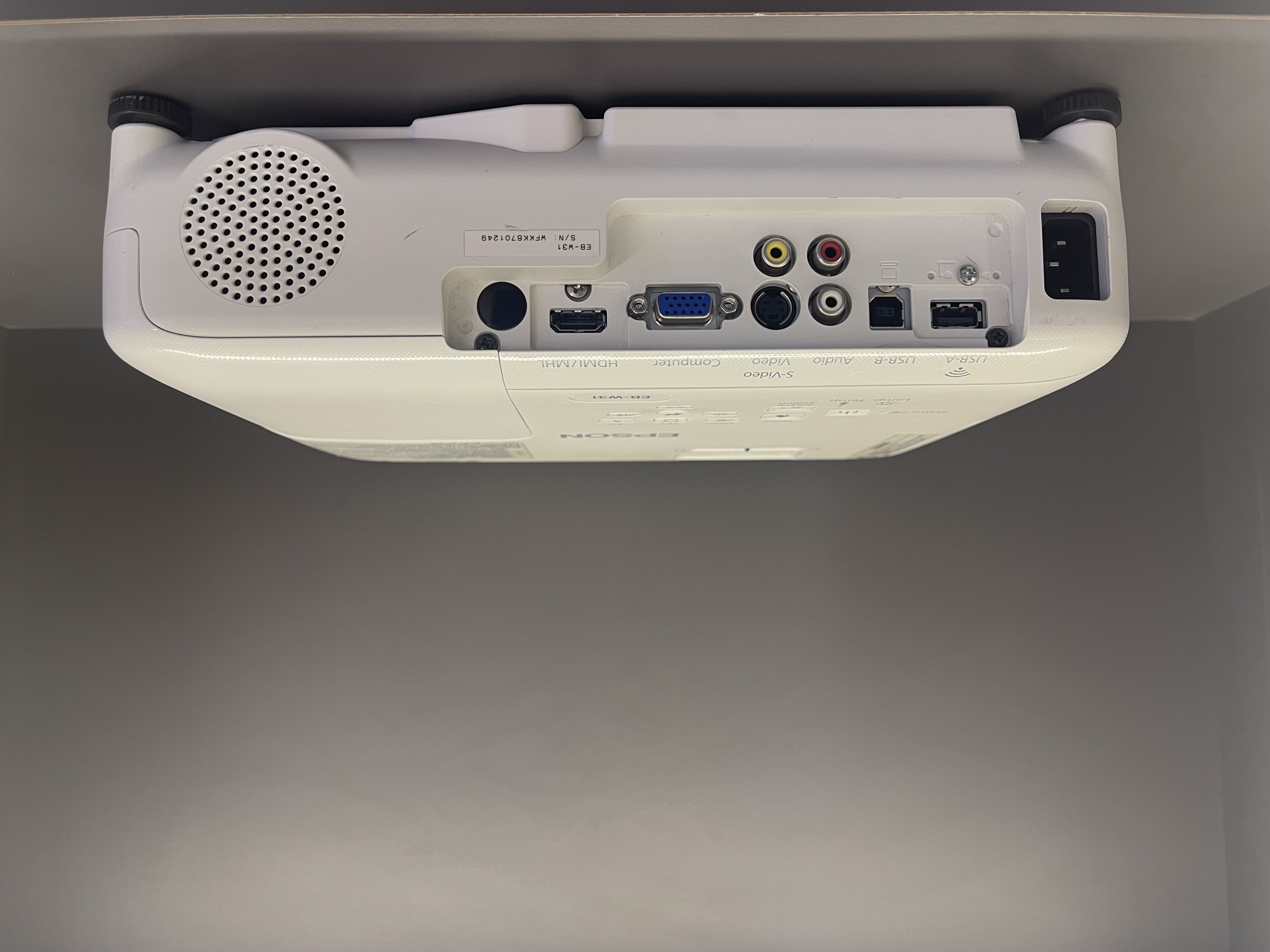 ویدئو پروژکتور اپسون EPSON EB-W31  (دستگاه نسل جدید | لامپ در حد نو | نور و کیفیت تصویر عالی+)