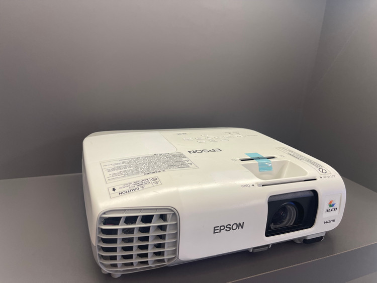 ویدئو پروژکتور اپسون EPSON Powerlite 98 (با لامپ در حد نو) (میزان نور عالی+)