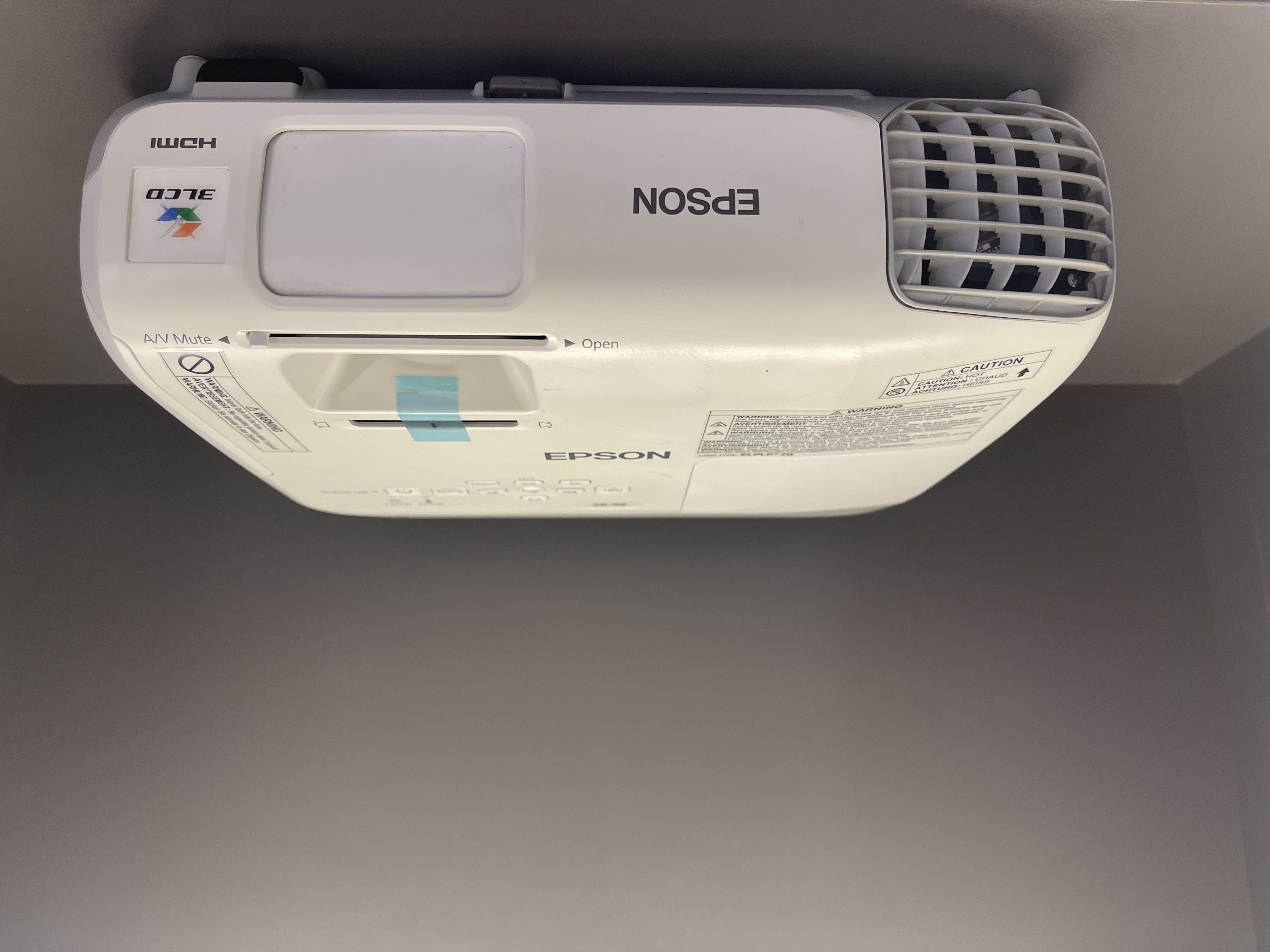 ویدئو پروژکتور اپسون EPSON Powerlite 98 (با لامپ در حد نو) (میزان نور عالی+)