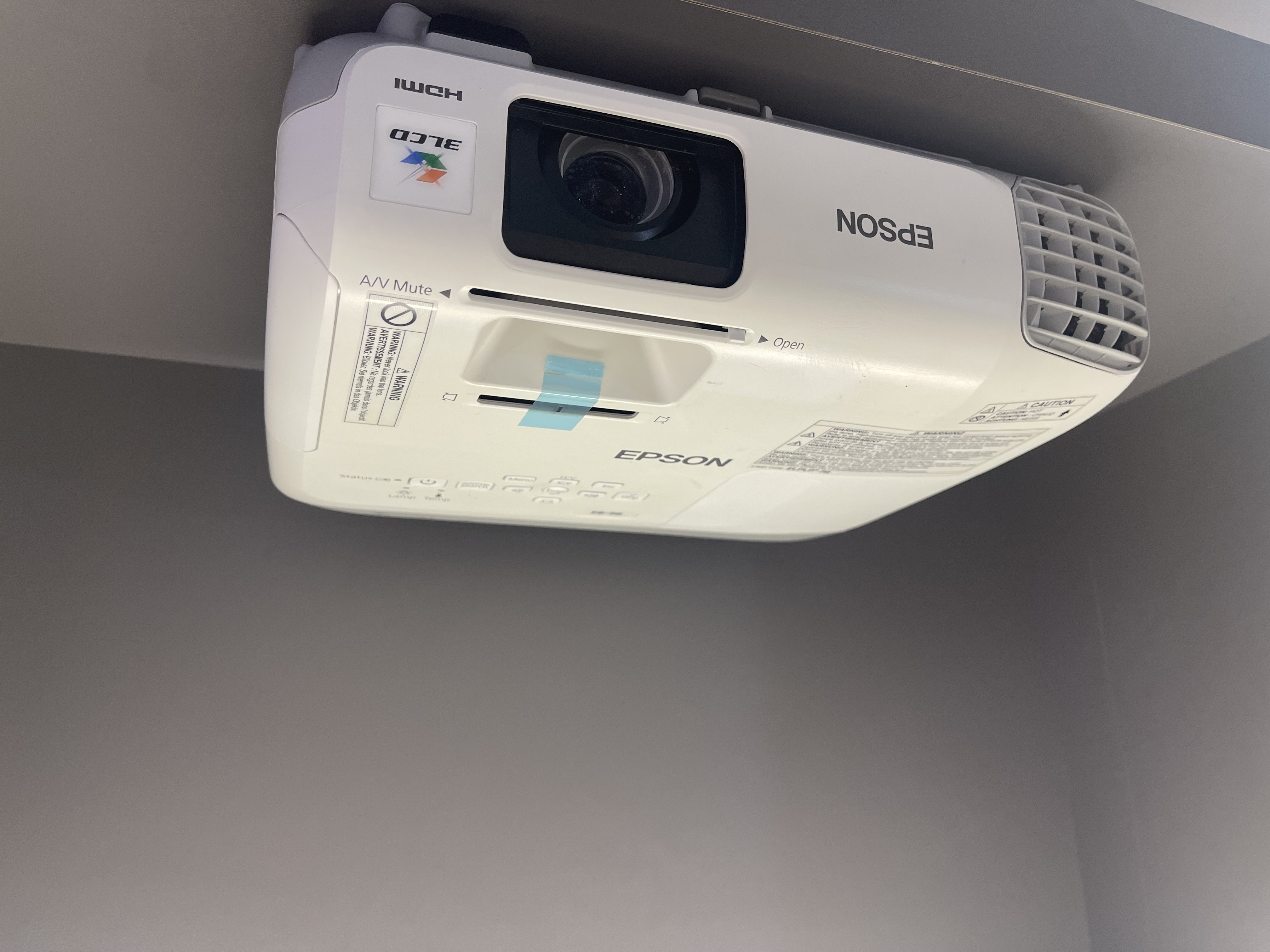 ویدئو پروژکتور اپسون EPSON Powerlite 98 (با لامپ در حد نو) (میزان نور عالی+)