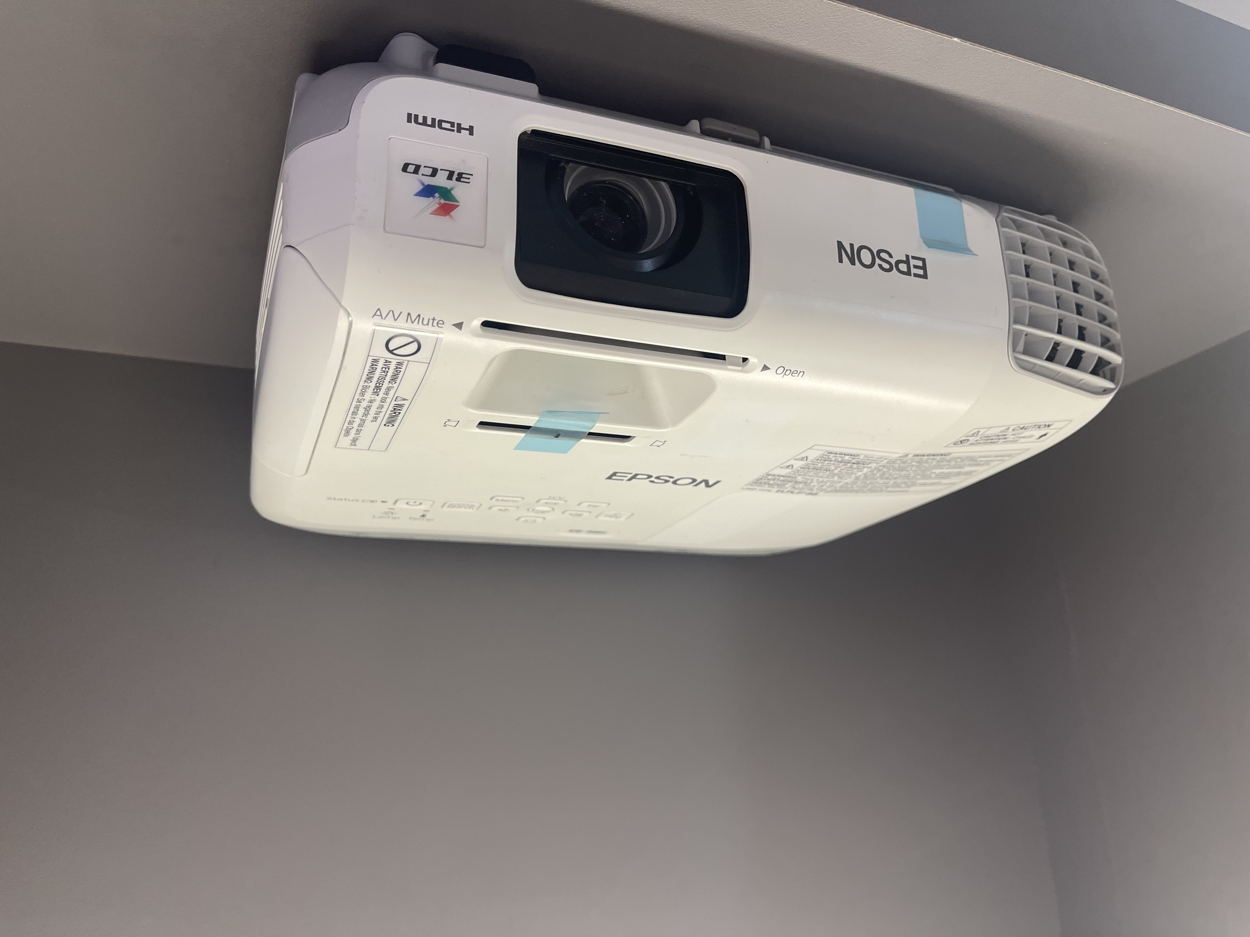 ویدئو پروژکتور اپسون EPSON Powerlite 98H (با لامپ نو - دستگاه کم کارکرد) (میزان نور عالی++)