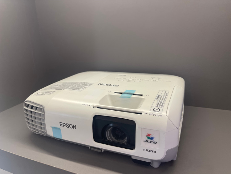 ویدئو پروژکتور اپسون EPSON Powerlite 98H (با لامپ نو - دستگاه کم کارکرد) (میزان نور عالی++)