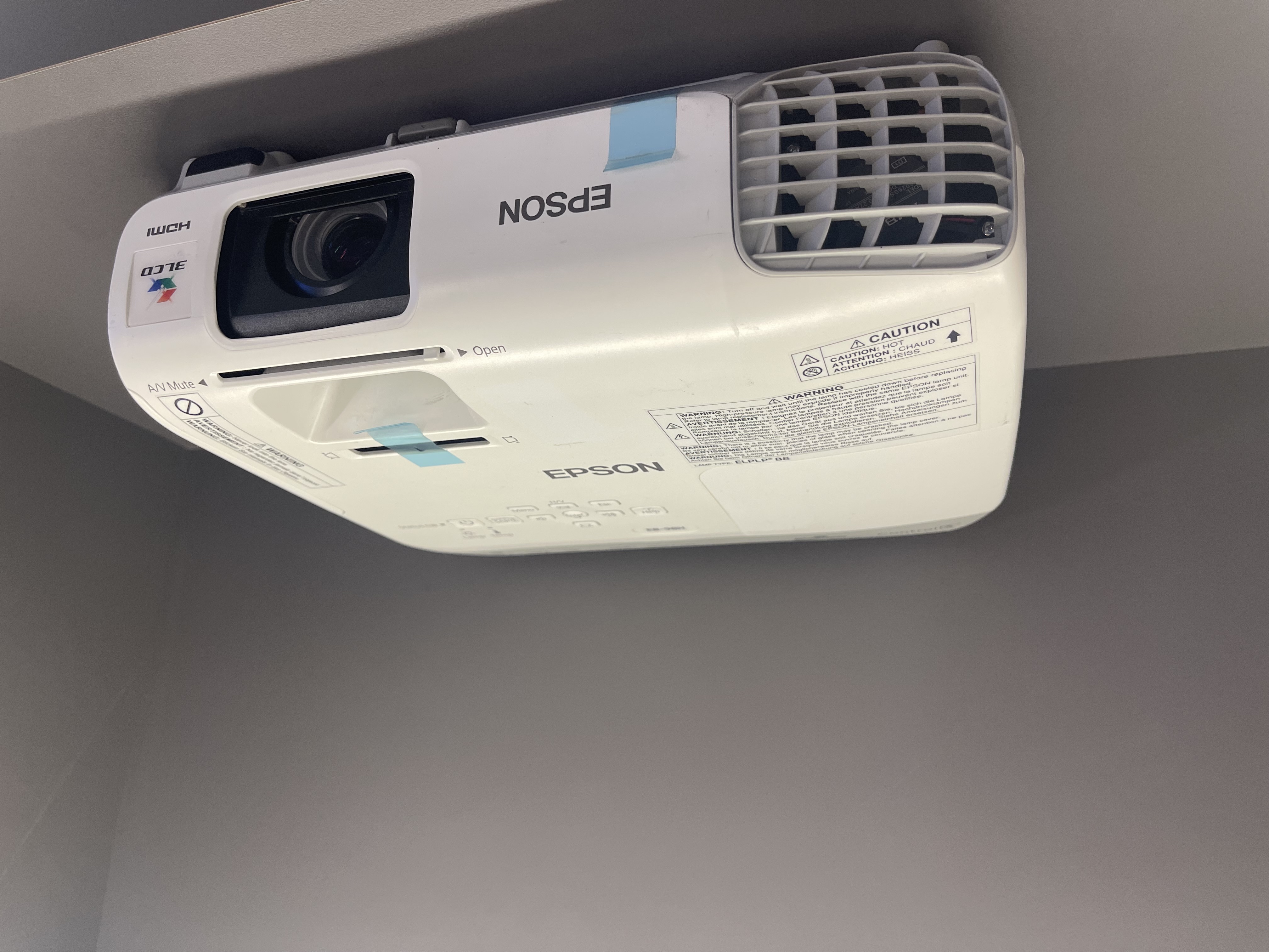 ویدئو پروژکتور اپسون EPSON Powerlite 98H (با لامپ نو - دستگاه کم کارکرد) (میزان نور عالی++)