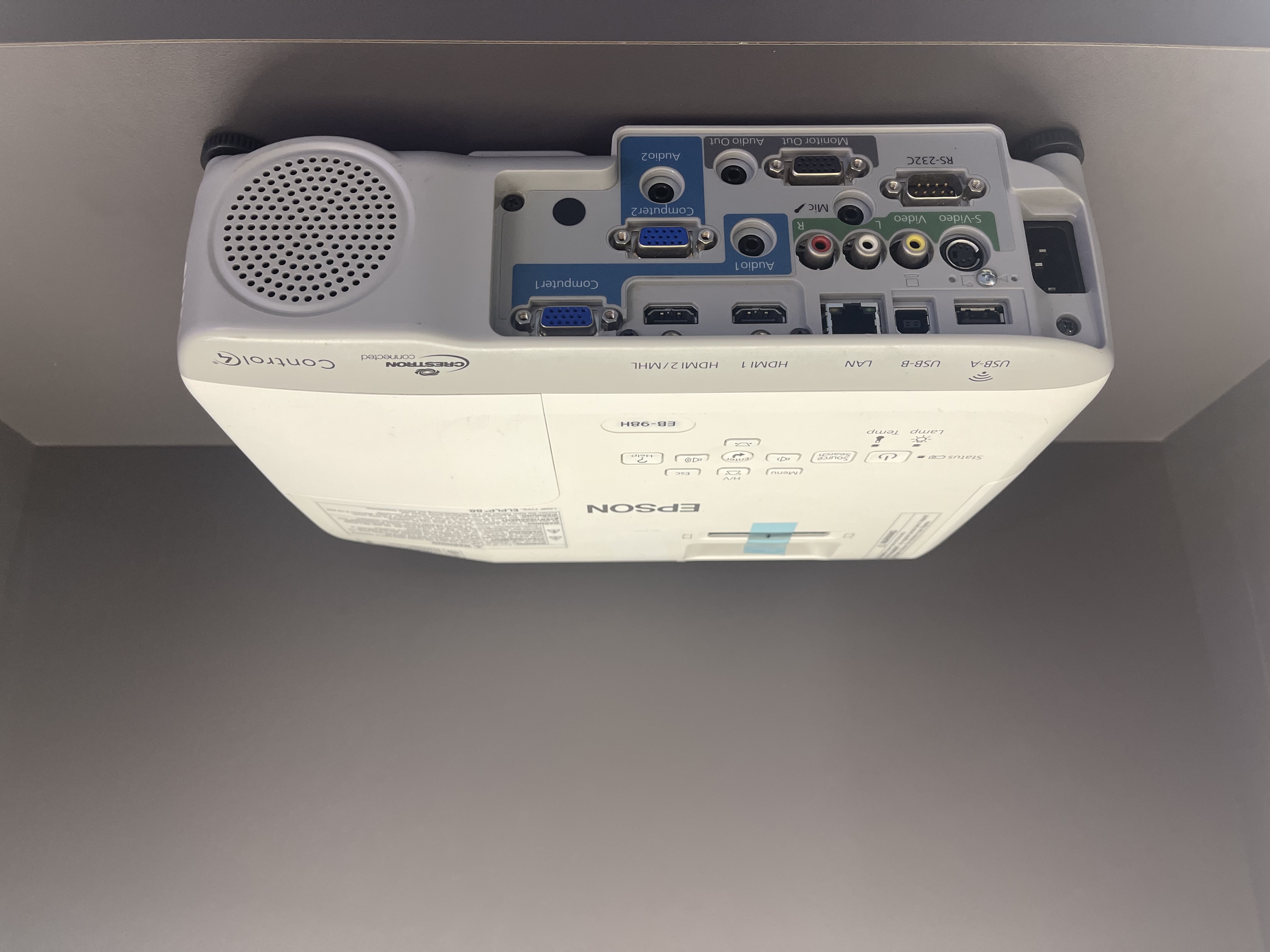 ویدئو پروژکتور اپسون EPSON Powerlite 98H (با لامپ نو - دستگاه کم کارکرد) (میزان نور عالی++)