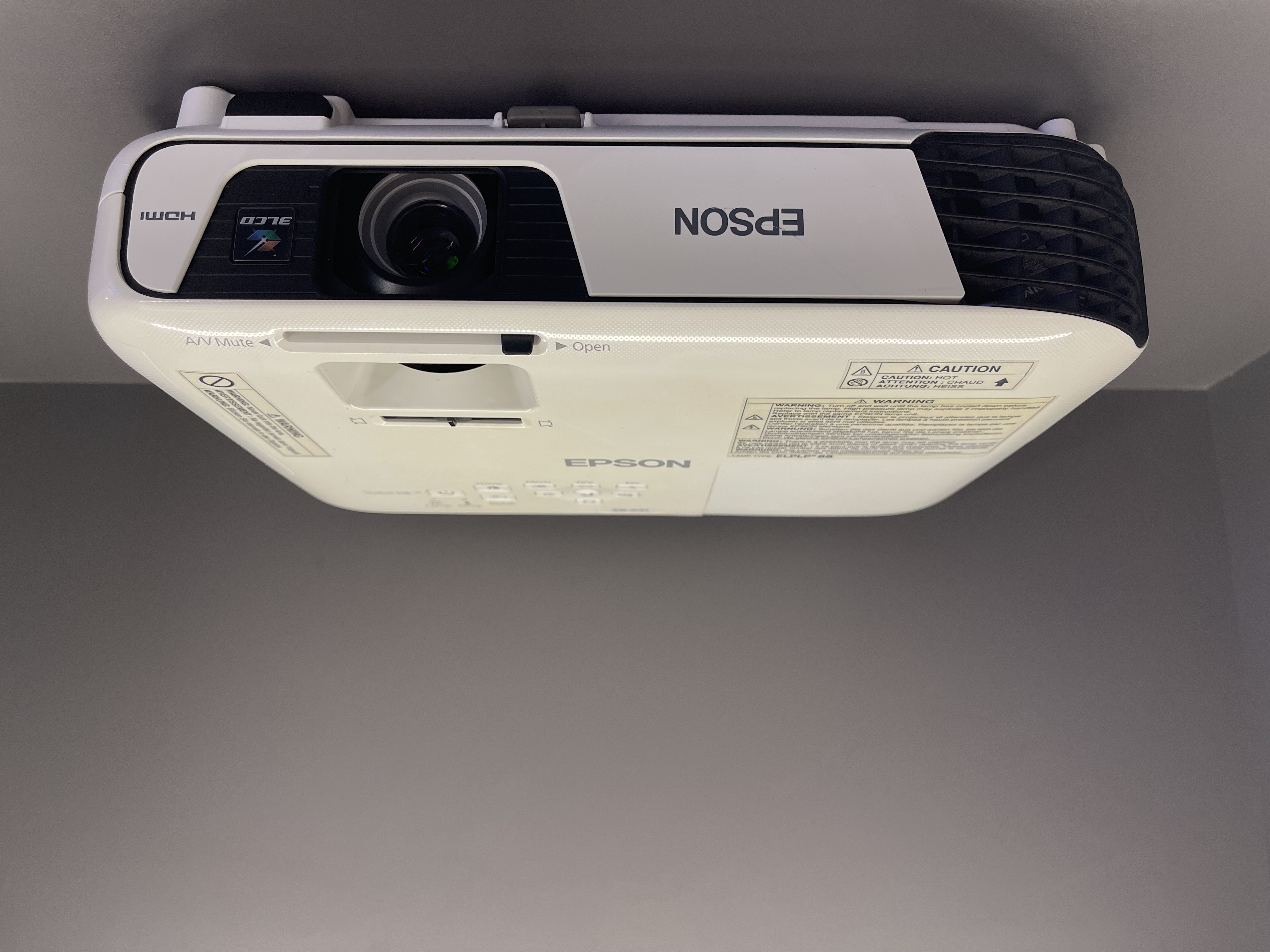 ویدئو پروژکتور اپسون EPSON EB-X31  (کارکرد دستگاه 8 ساعت | لامپ نو | دستگاه نسل جدید | نور و کیفیت تصویر عالی+)