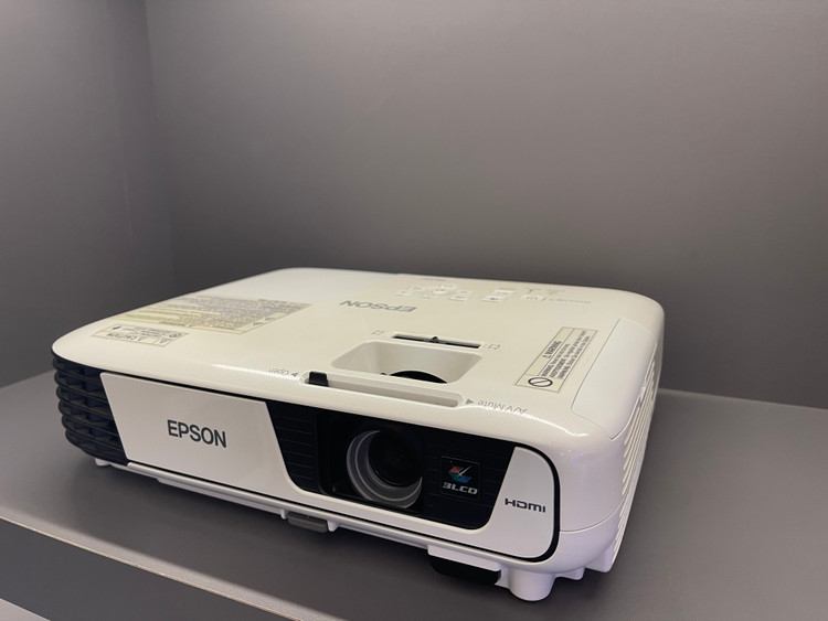 ویدئو پروژکتور اپسون EPSON EB-X31 (کارکرد دستگاه 8 ساعت | لامپ نو | دستگاه نسل جدید | نور و کیفیت تصویر عالی+)