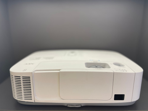 ویدئو پروژکتور ان ای سی NEC P420X (نور و تصویر بسیار خوب)