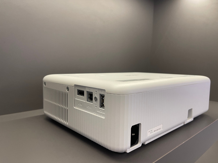 ویدئو پروژکتور اپسون EPSON CO-W01 (کارکرد واقعی دستگاه فقط 31 ساعت | همراه با کارتن و کنترل اصلی اپسون)