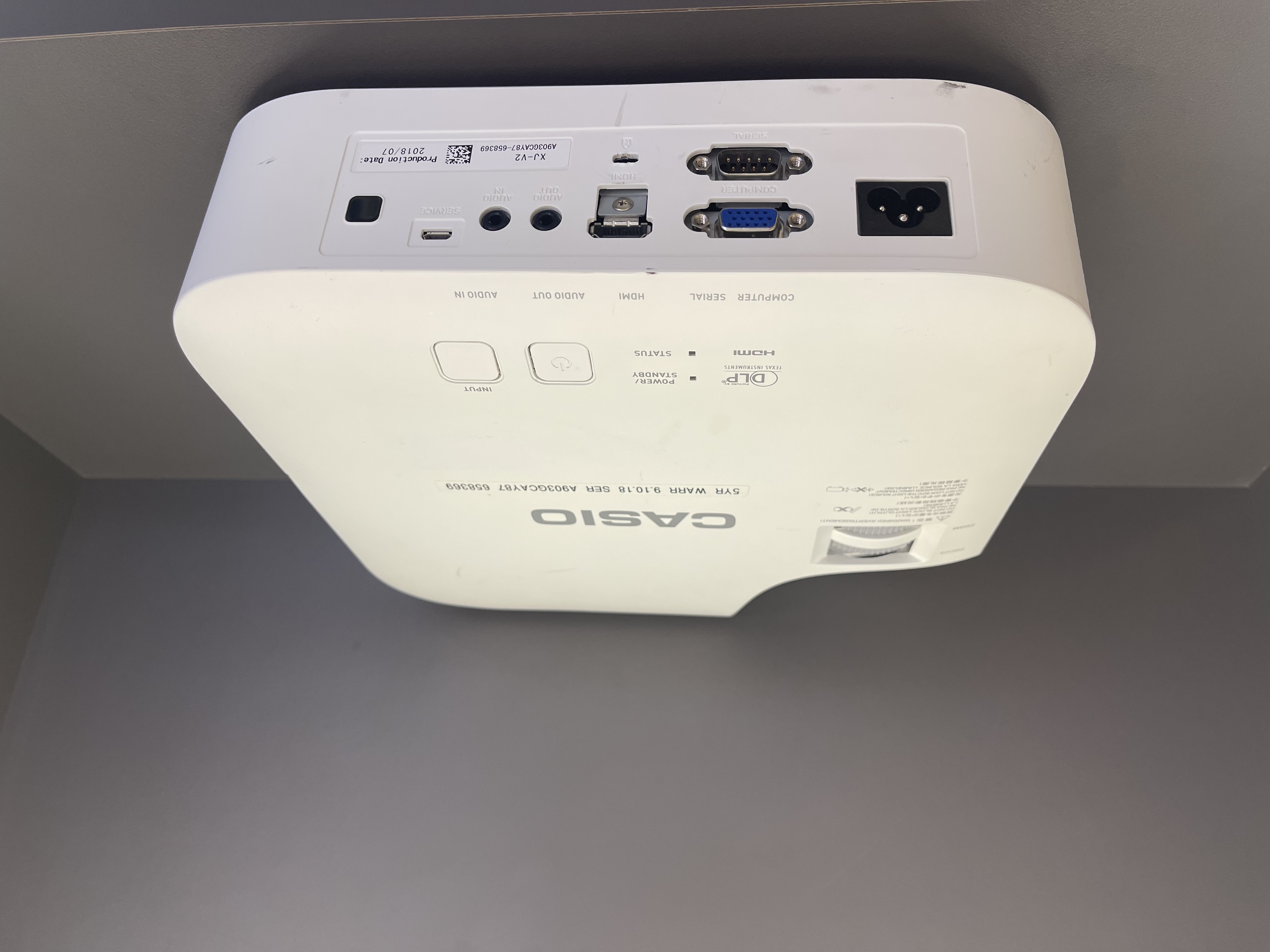 ویدئو پروژکتور لیزری CASIO مدل XJ-V2 (دستگاه کم کارکرد | کیفیت تصویر و نور بسیار عالی+)