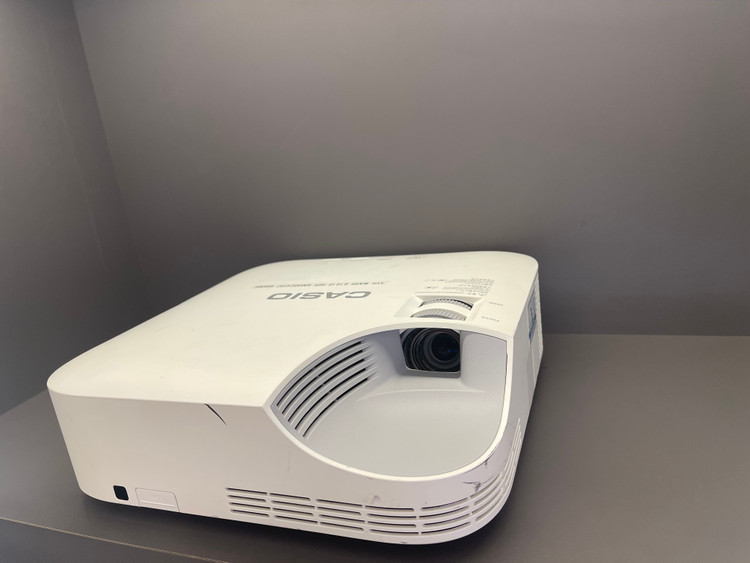 ویدئو پروژکتور لیزری CASIO مدل XJ-V2 (دستگاه کم کارکرد | کیفیت تصویر و نور بسیار عالی+)