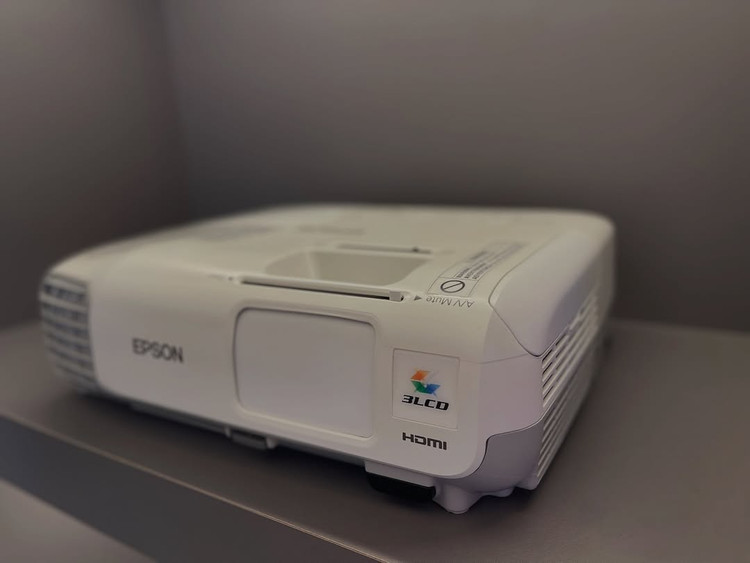 ویدئو پروژکتور اپسون EPSON Powerlite 97 (کیفیت تصویر و میزان نور عالی+)