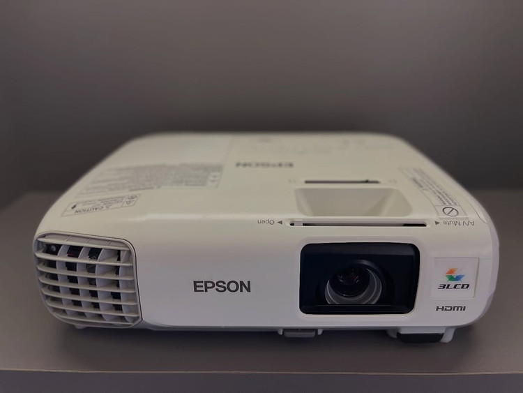 ویدئو پروژکتور اپسون EPSON Powerlite 97 (کیفیت تصویر و میزان نور عالی+)