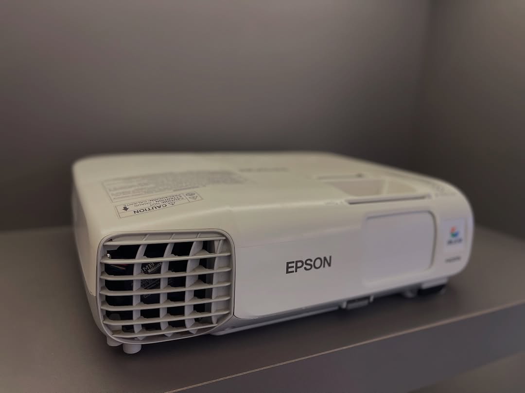 ویدئو پروژکتور اپسون EPSON Powerlite 97 (کیفیت تصویر و میزان نور عالی+)