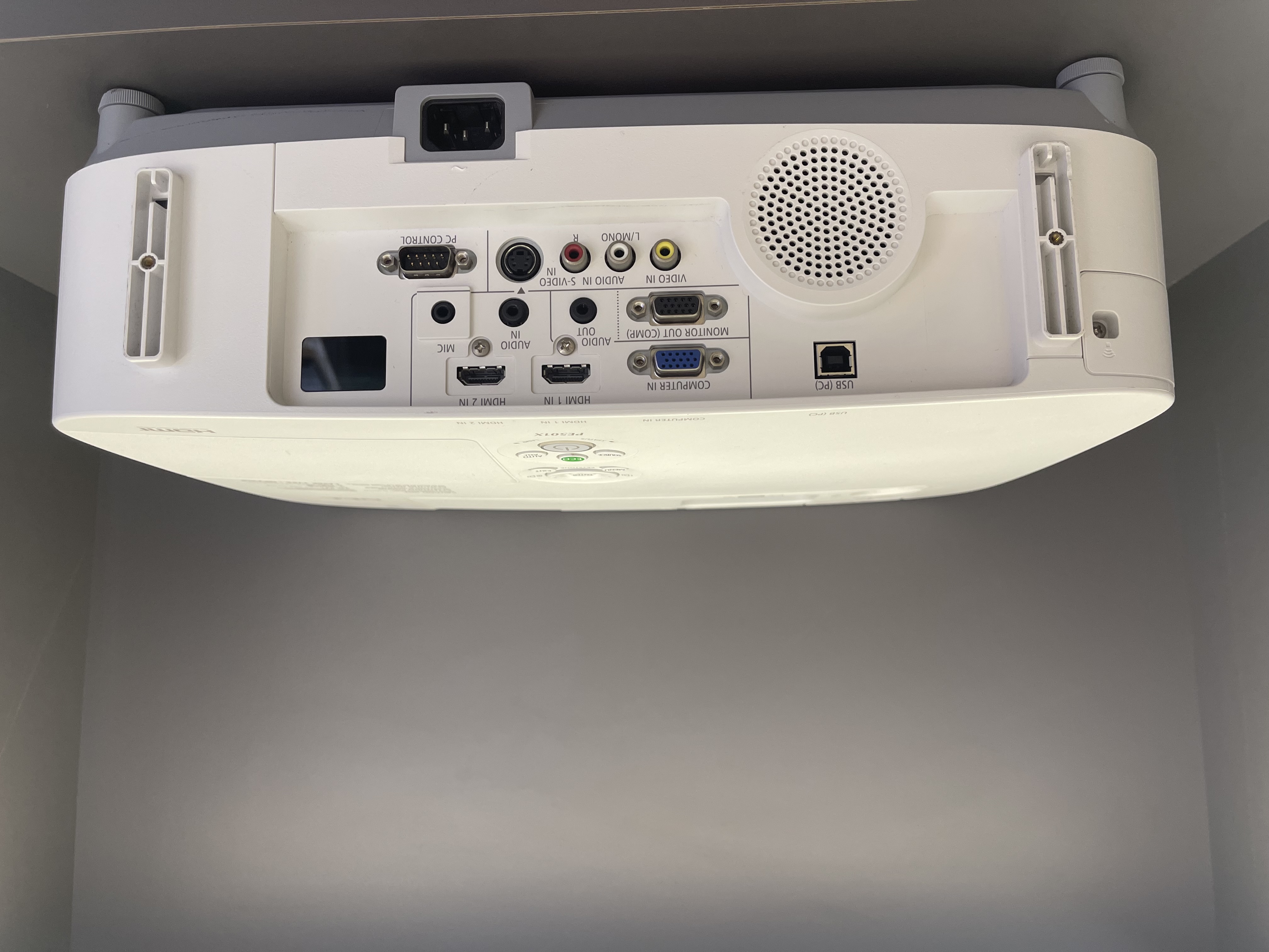 ویدئو پروژکتور ان ای سی NEC PE501X (نور و تصویر بسیار عالی+++)