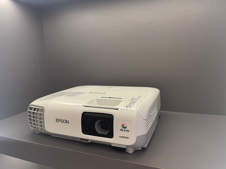 ویدئو پروژکتور اپسون EPSON Powerlite S27 (میزان نور عالی+ | کیفیت تصویر بسیار خوب)