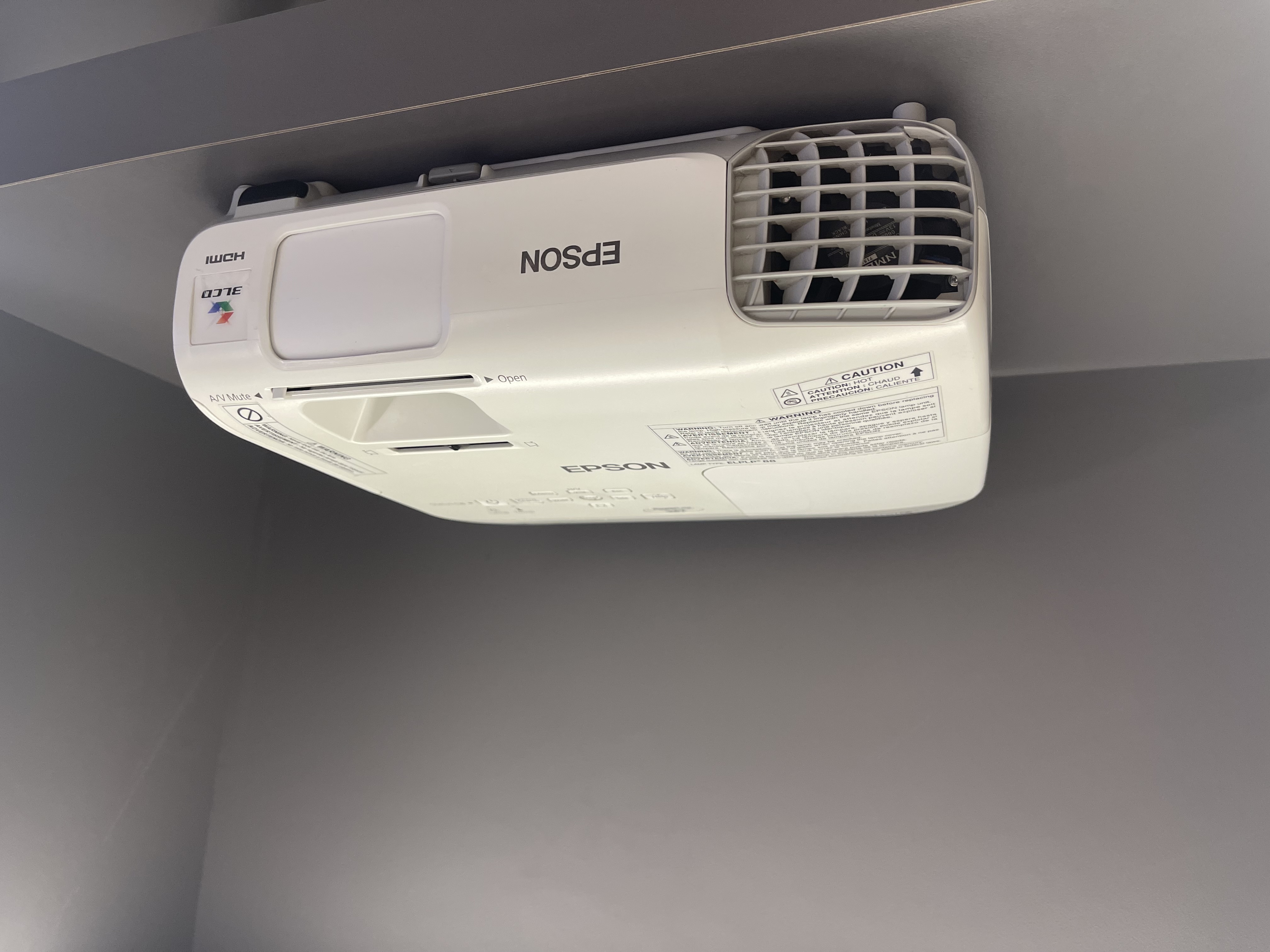 ویدئو پروژکتور اپسون EPSON Powerlite S27 (میزان نور عالی+ | کیفیت تصویر بسیار خوب)