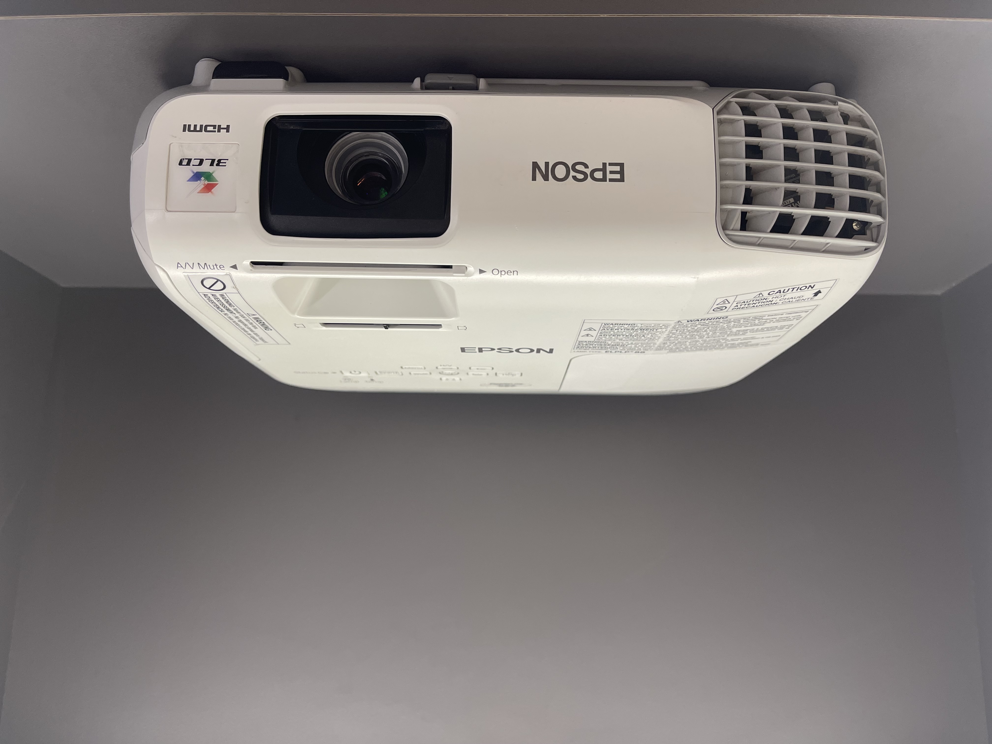 ویدئو پروژکتور اپسون EPSON Powerlite S27 (میزان نور عالی+ | کیفیت تصویر بسیار خوب)