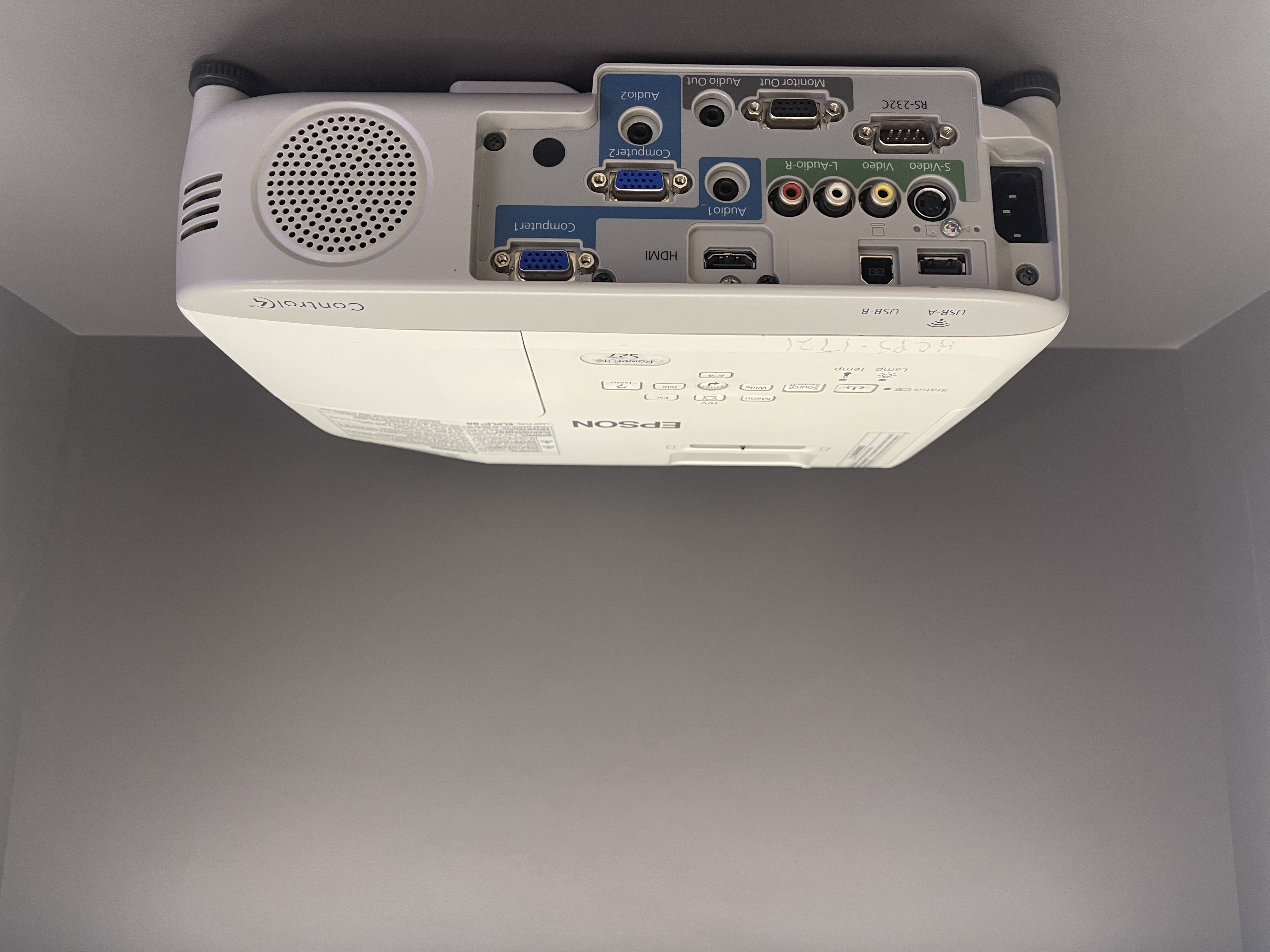 ویدئو پروژکتور اپسون EPSON Powerlite S27 (میزان نور عالی+ | کیفیت تصویر بسیار خوب)