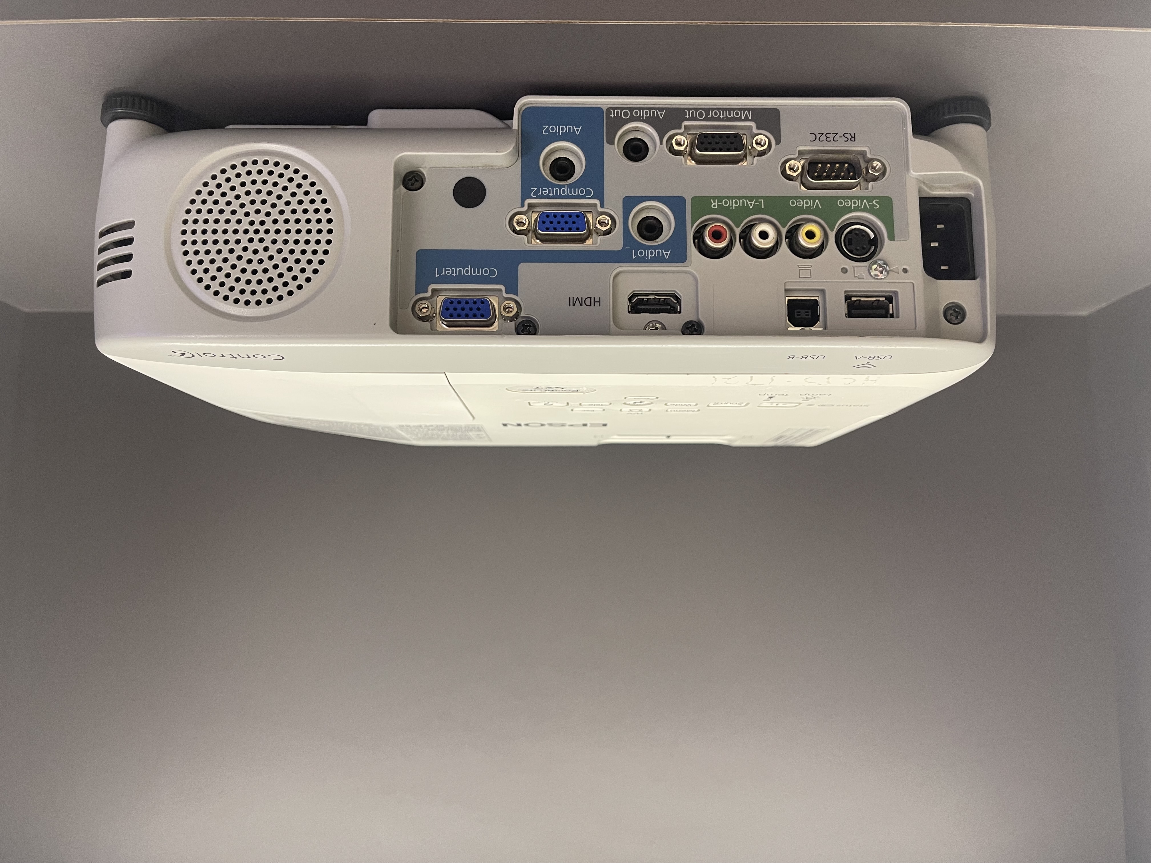 ویدئو پروژکتور اپسون EPSON Powerlite S17 (میزان نور عالی+ | کیفیت تصویر بسیار خوب)
