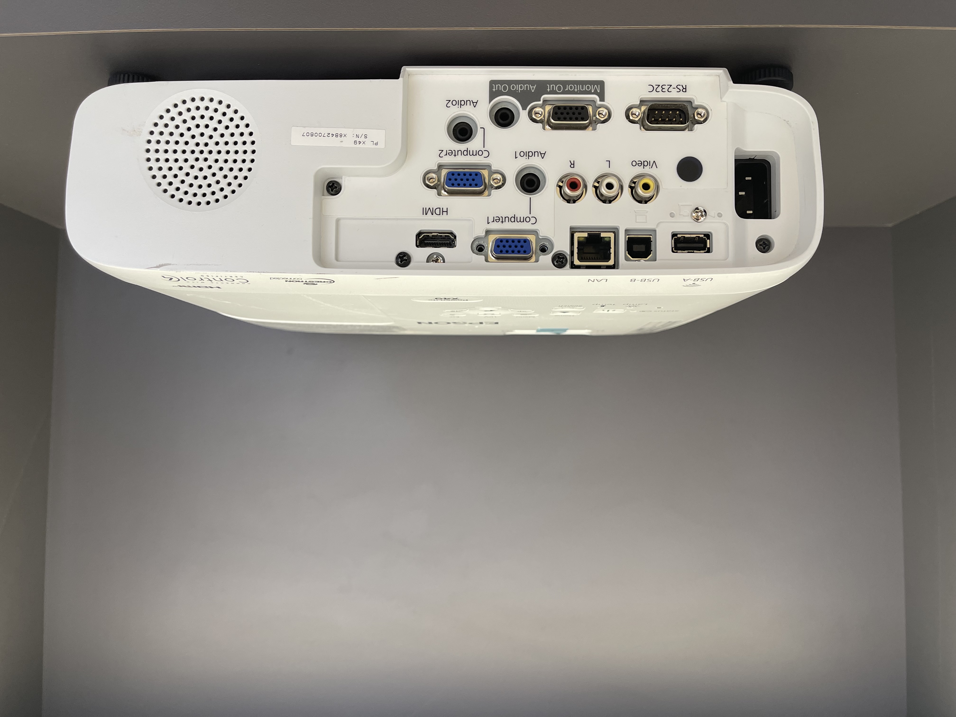 ویدئو پروژکتور اپسون EPSON Powerlite X49 (دستگاه نسل جدید | کیفیت تصویر و میزان نور بسیار خوب+)