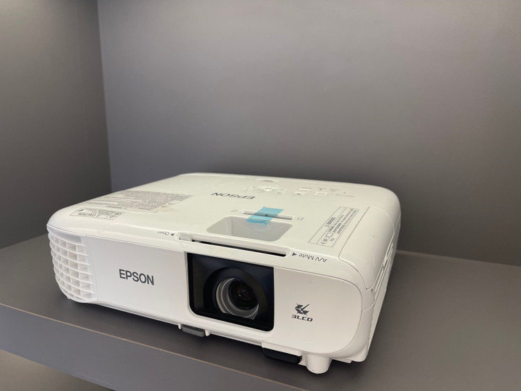 ویدئو پروژکتور اپسون EPSON Powerlite X49 (دستگاه نسل جدید | کیفیت تصویر و میزان نور بسیار خوب+)