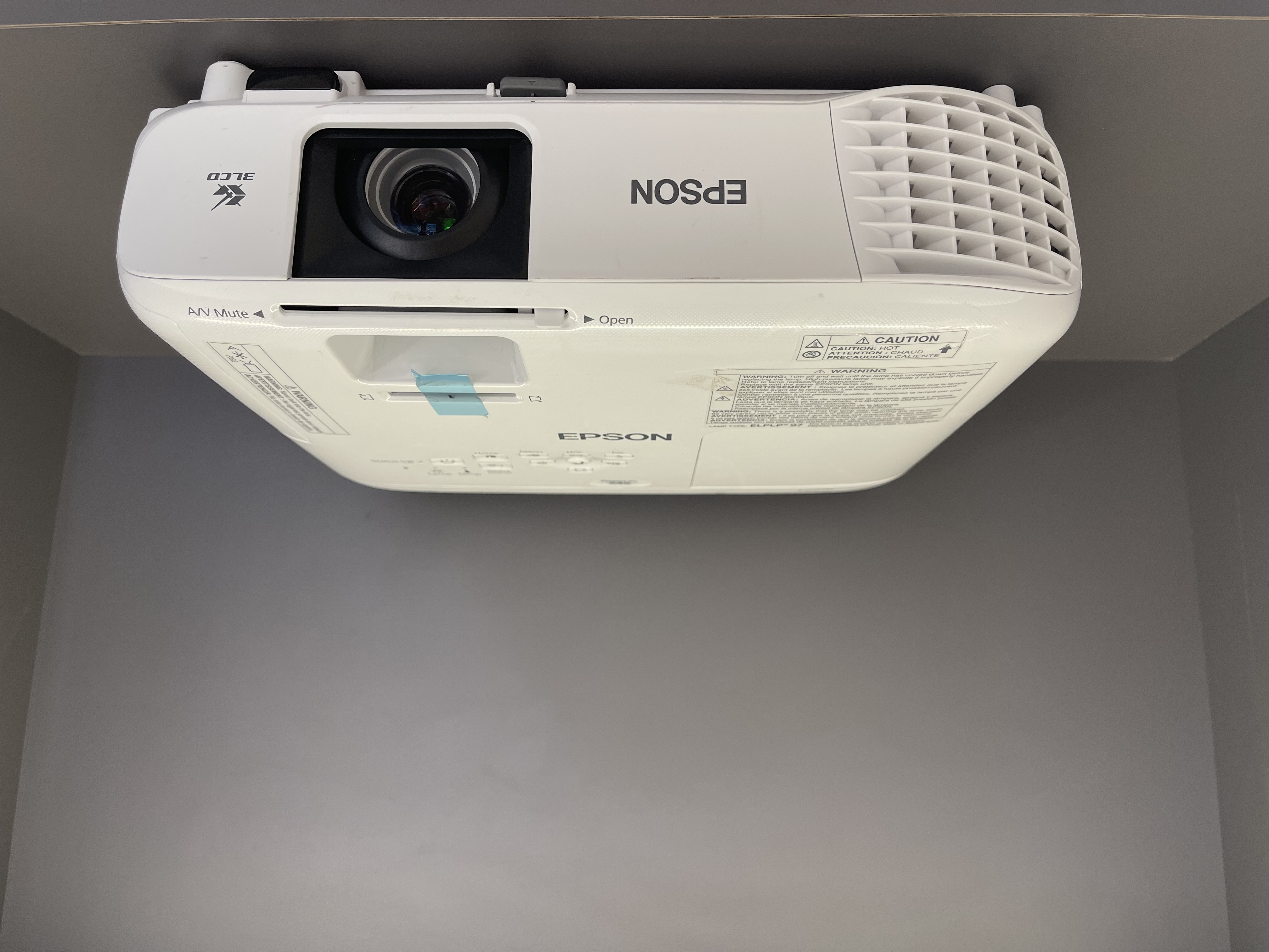 ویدئو پروژکتور اپسون EPSON Powerlite X49 (دستگاه نسل جدید | کیفیت تصویر و میزان نور بسیار خوب+)
