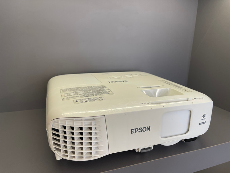 ویدئو پروژکتور وایرلس FULL HD اپسون EPSON PowerLite 2247U (کارکرد واقعی 1400 ساعت | کیفیت تصویر و پرتاب نور فوق العاده)