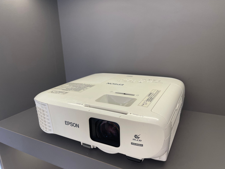 ویدئو پروژکتور وایرلس FULL HD اپسون EPSON PowerLite 2247U (کارکرد واقعی 1400 ساعت | کیفیت تصویر و پرتاب نور فوق العاده)