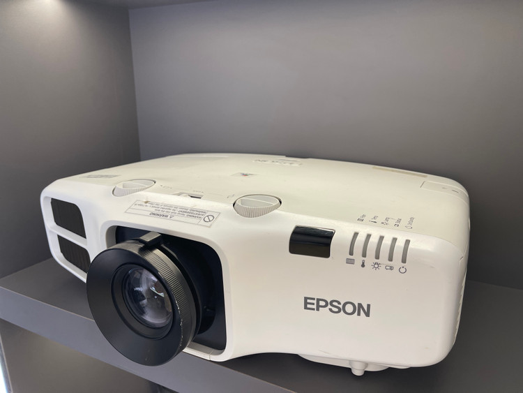 ویدئو پروژکتور FULL HD اپسون سری سالنی EPSON Powerlite 5530U (کیفیت تصویر عالی++ | میزان نور عالی++)