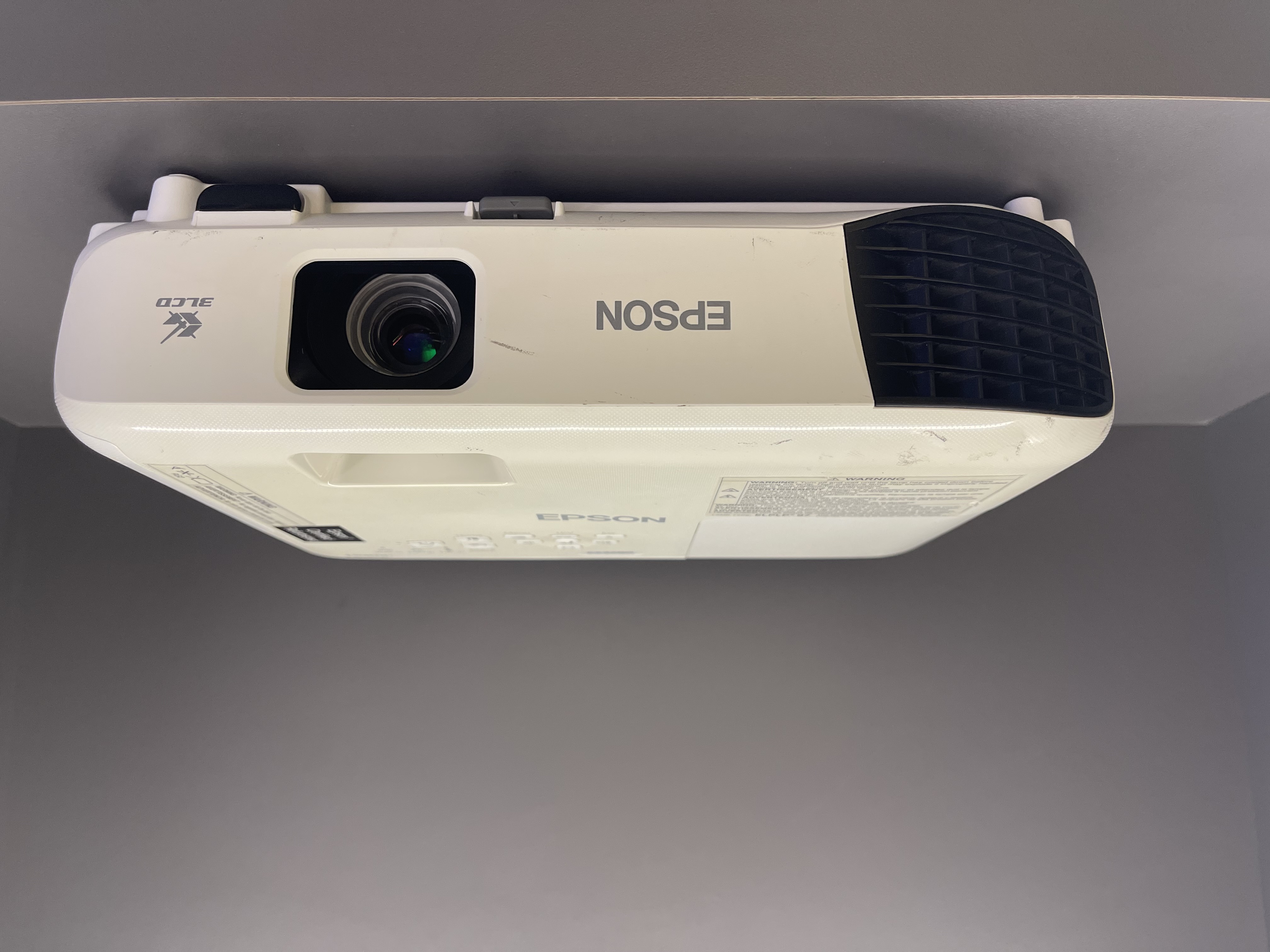 ویدئو پروژکتور اپسون EPSON EX3280 (بسیار کم کارکرد | کیفیت تصویر خوب | میزان نور عالی+)