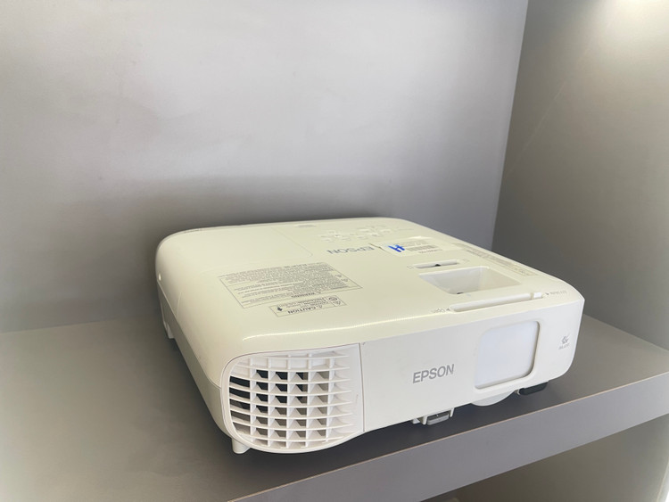 ویدئو پروژکتور اپسون EPSON PowerLite 980W (کیفیت تصویرعالی++ | میزان نور عالی++)